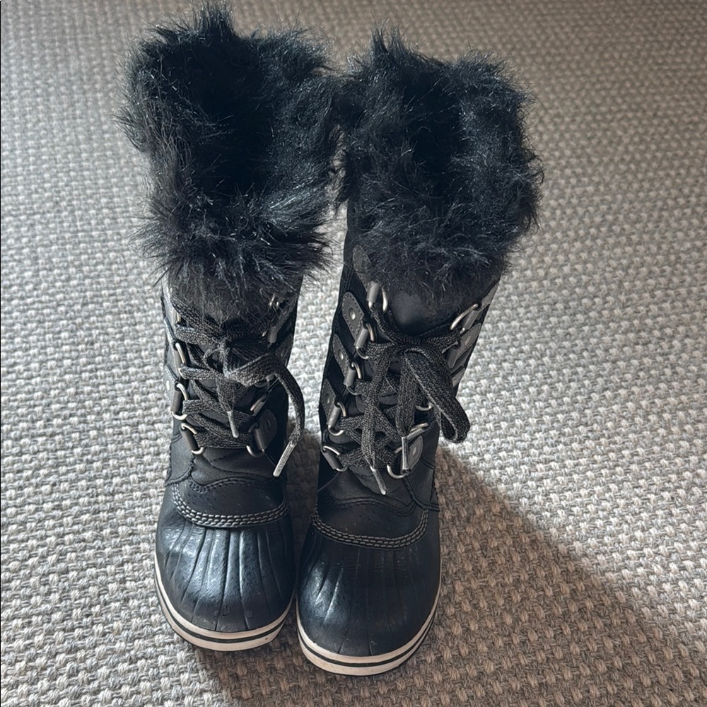 Women's Black Fur-Lined Winter Boots